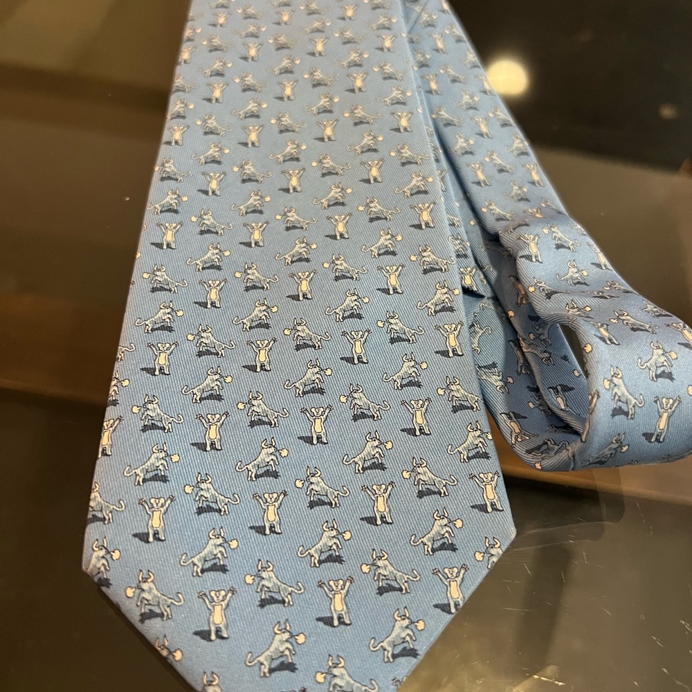 Vineyard vines bull & bear tie